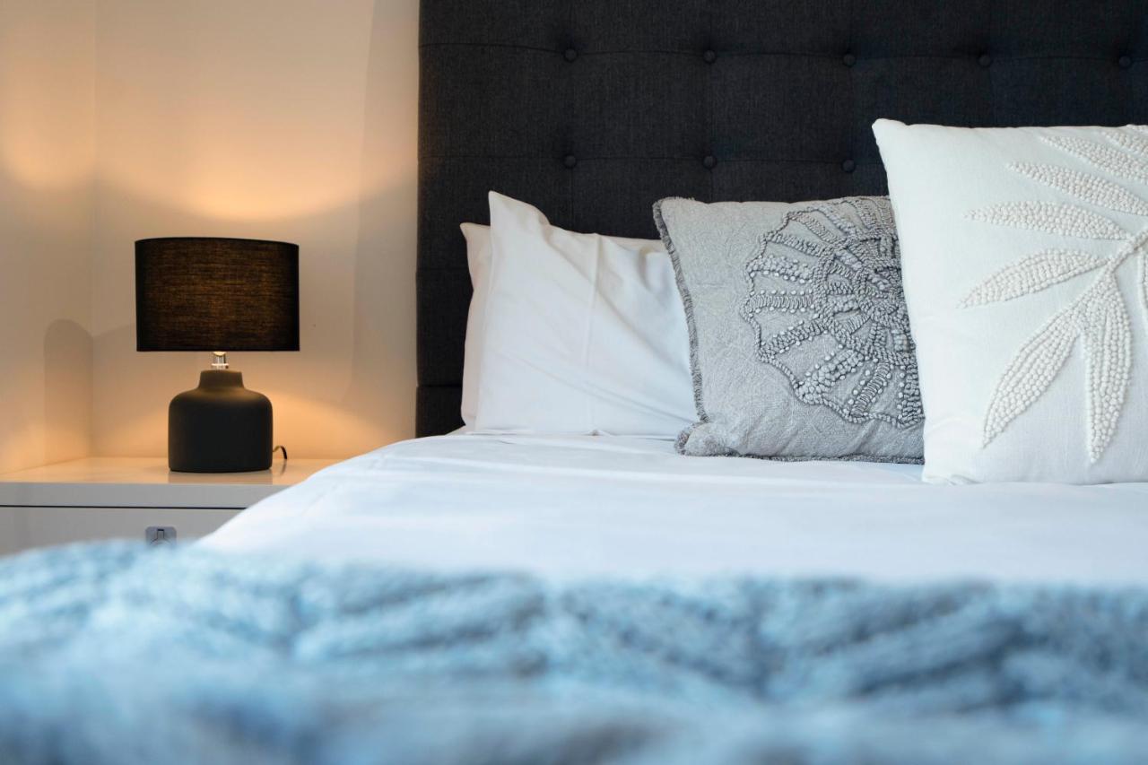 206 Funky Executive Cbd Ac Apartment *