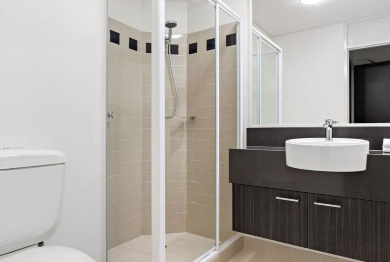 109 Simply Devine Hay St 2x2apt Poolgym Apartment Perth