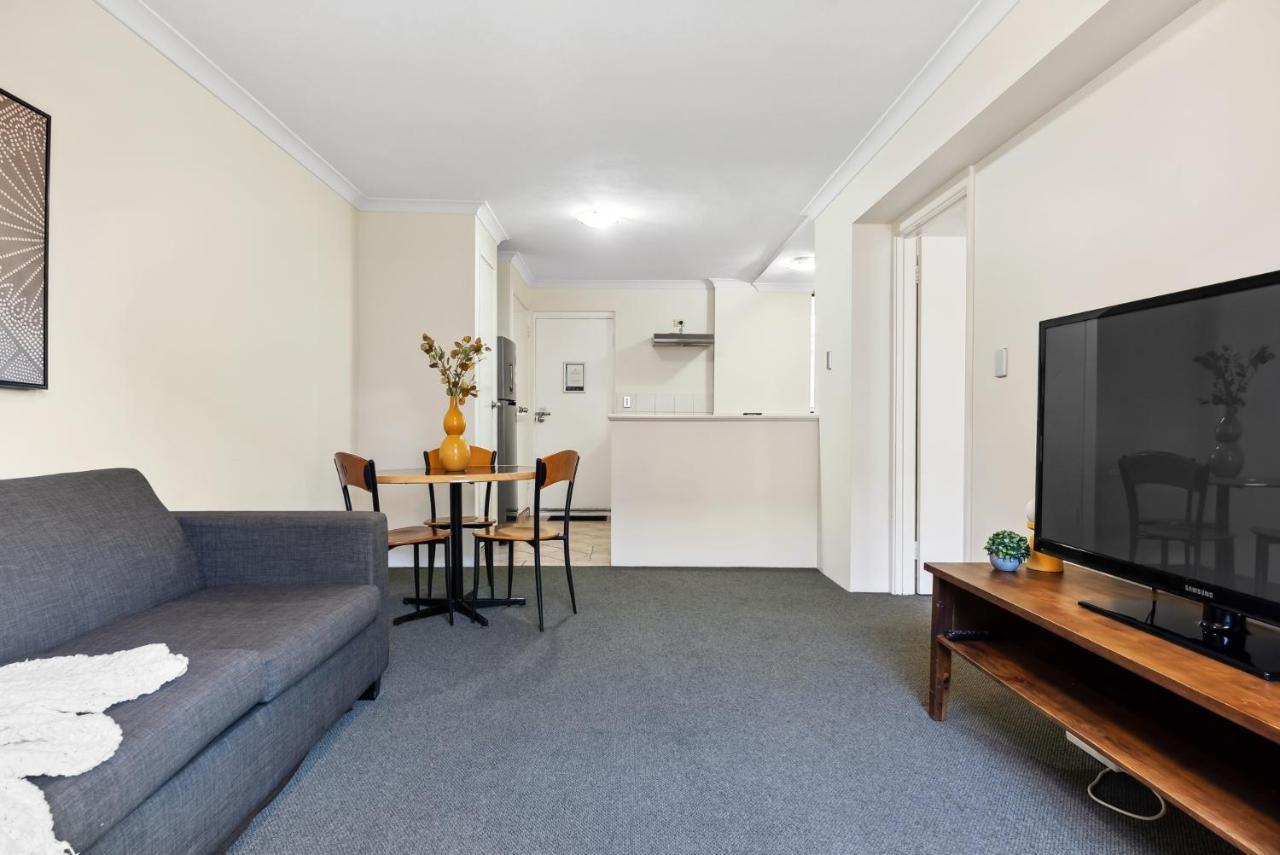 Riverside Elegance 1br 1ba Apartment Perth
