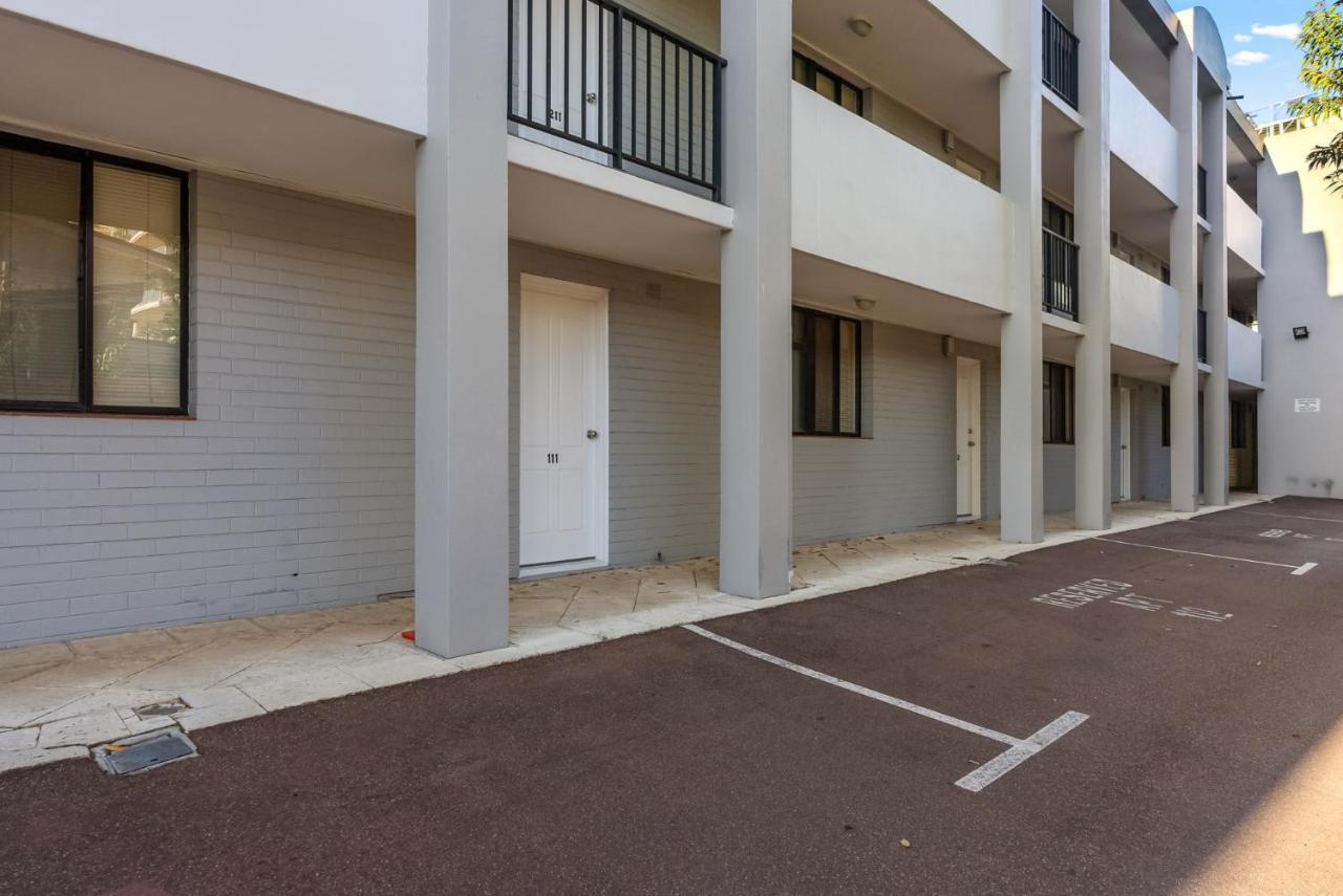 Riverside Elegance 1br 1ba Apartment *