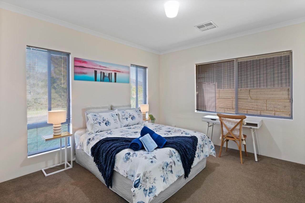 4 Comfy Spacious Family Holiday home Perth