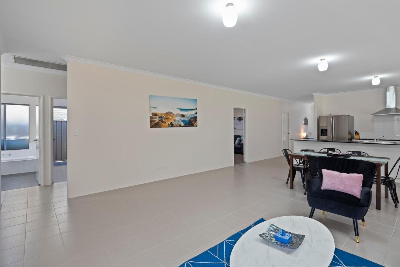 Holiday home 4 Comfy Spacious Family *