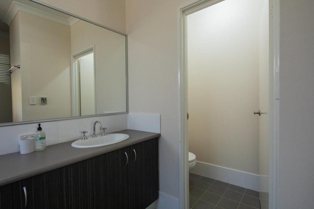 4 Comfy Spacious Family Holiday home Perth
