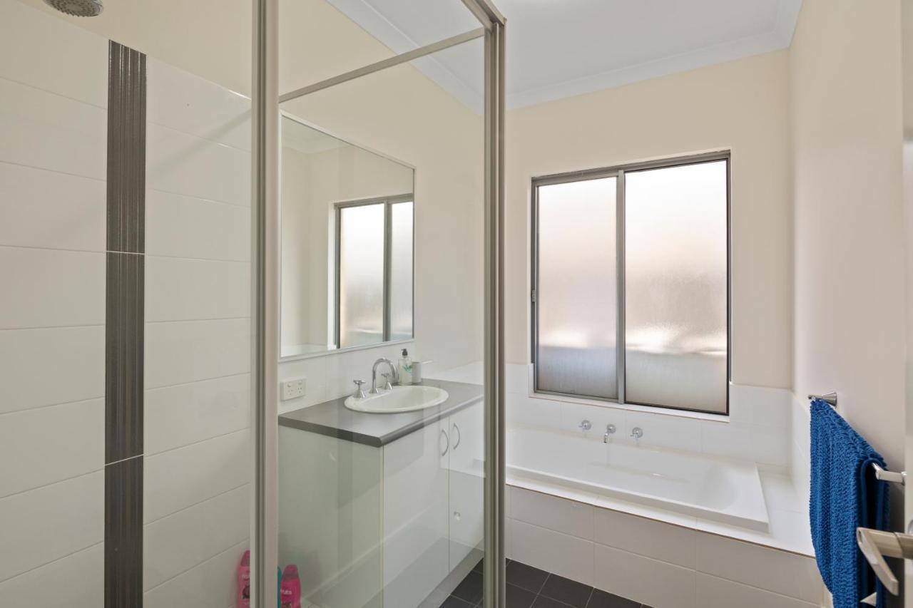 4 Comfy Spacious Family * Perth