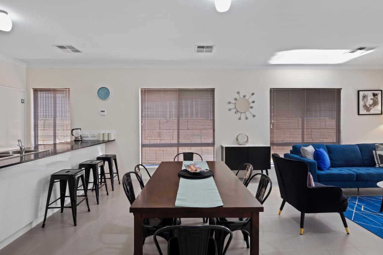 Holiday home 4 Comfy Spacious Family *