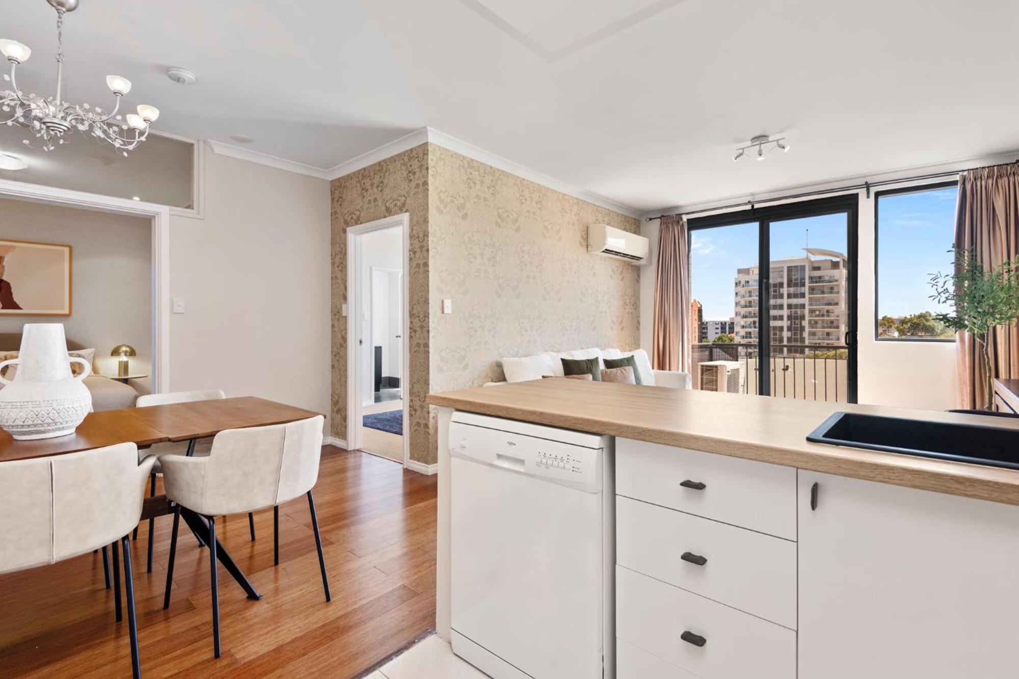 3br East Penthouse Views & Style Apartment Perth