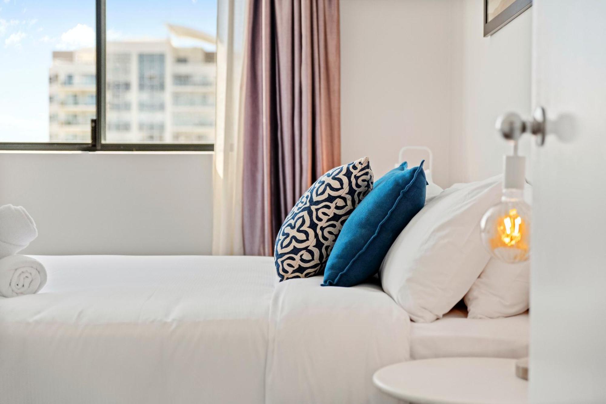 Apartment 3br East Penthouse Views & Style *