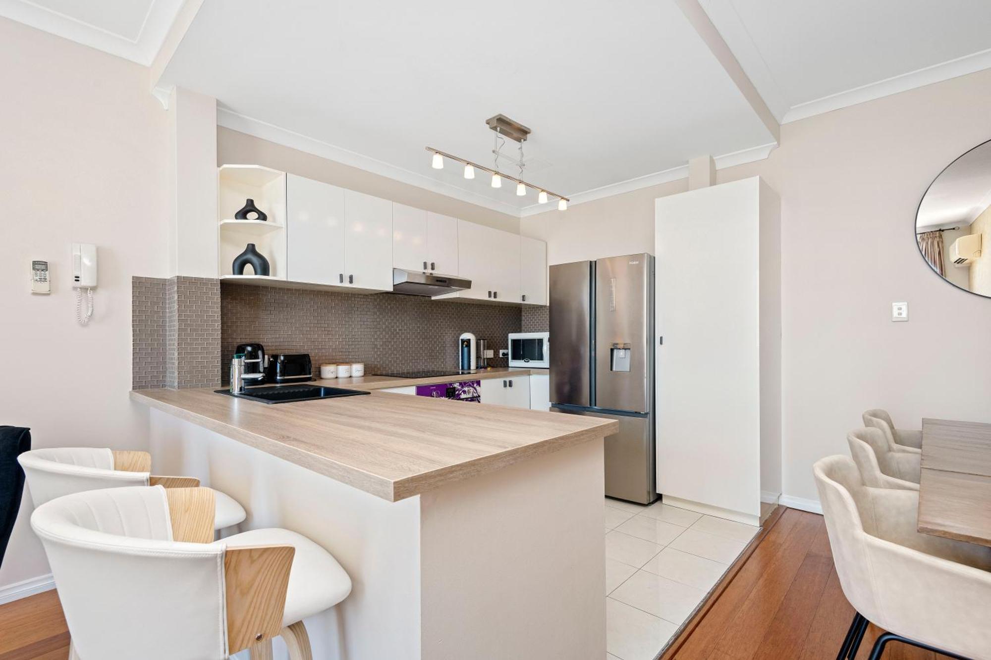 3br East Penthouse Views & Style