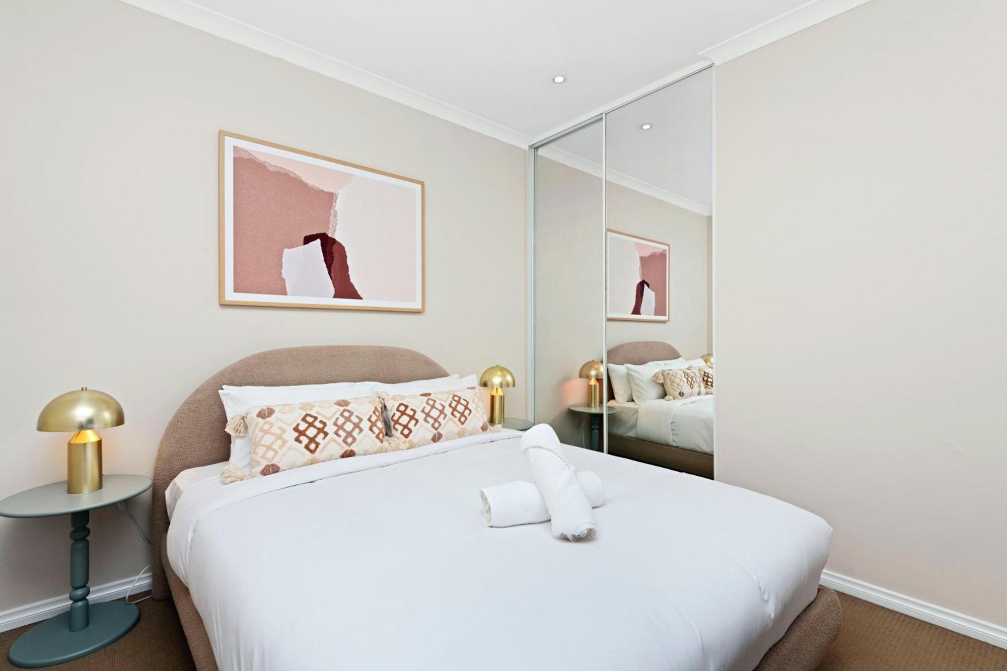 3br East Penthouse Views & Style Apartment Perth