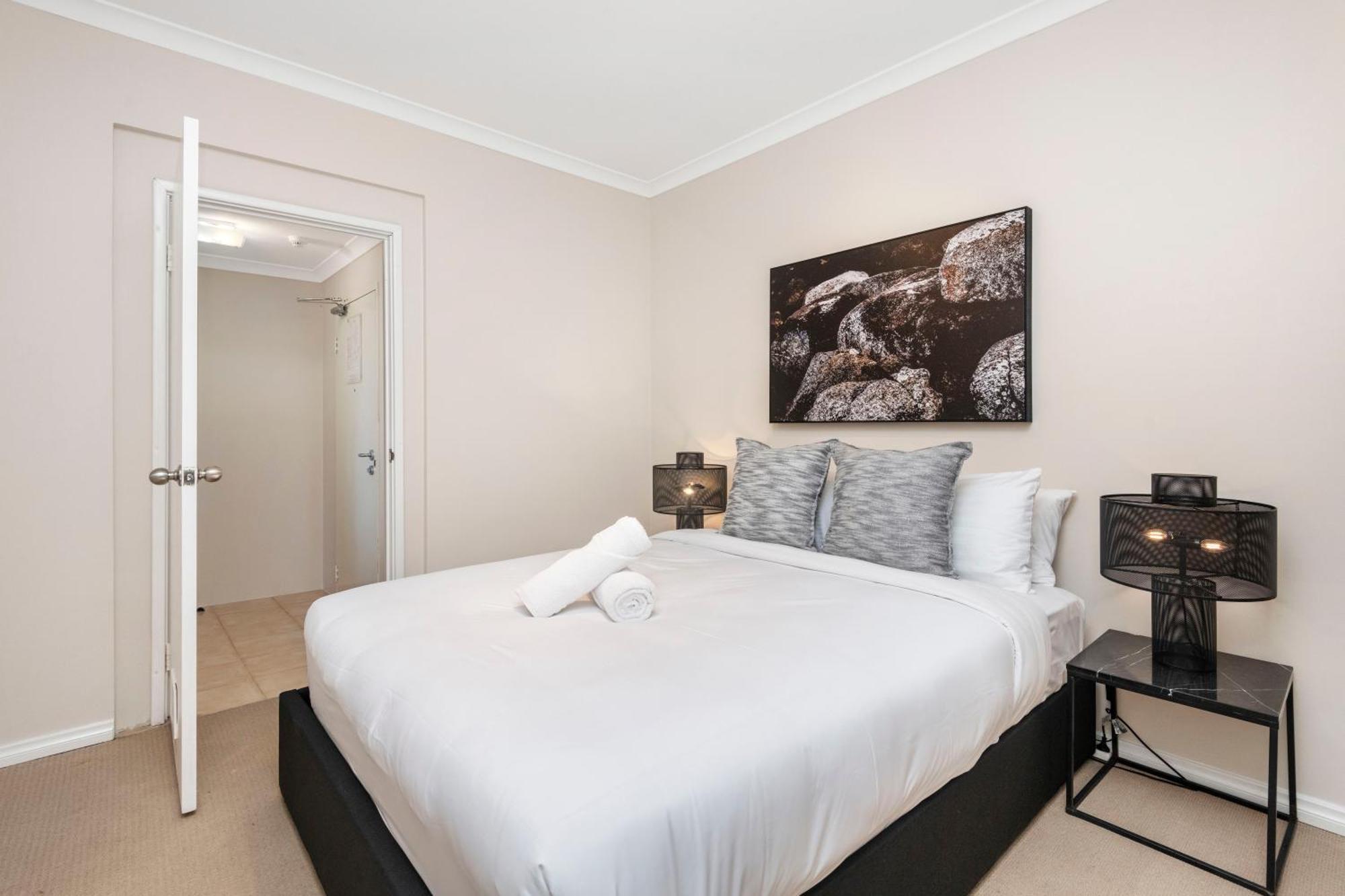 3br East Penthouse Views & Style Perth