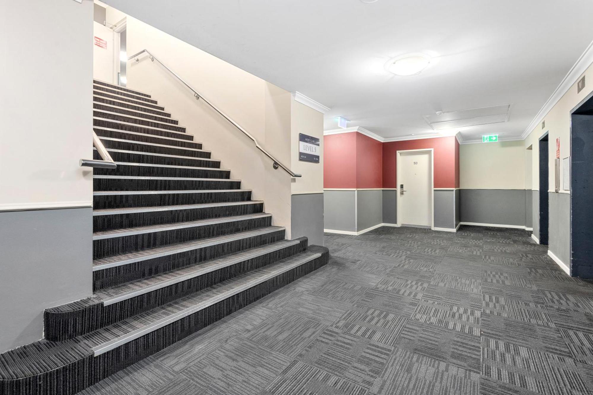 Apartment 3br East Penthouse Views & Style Perth