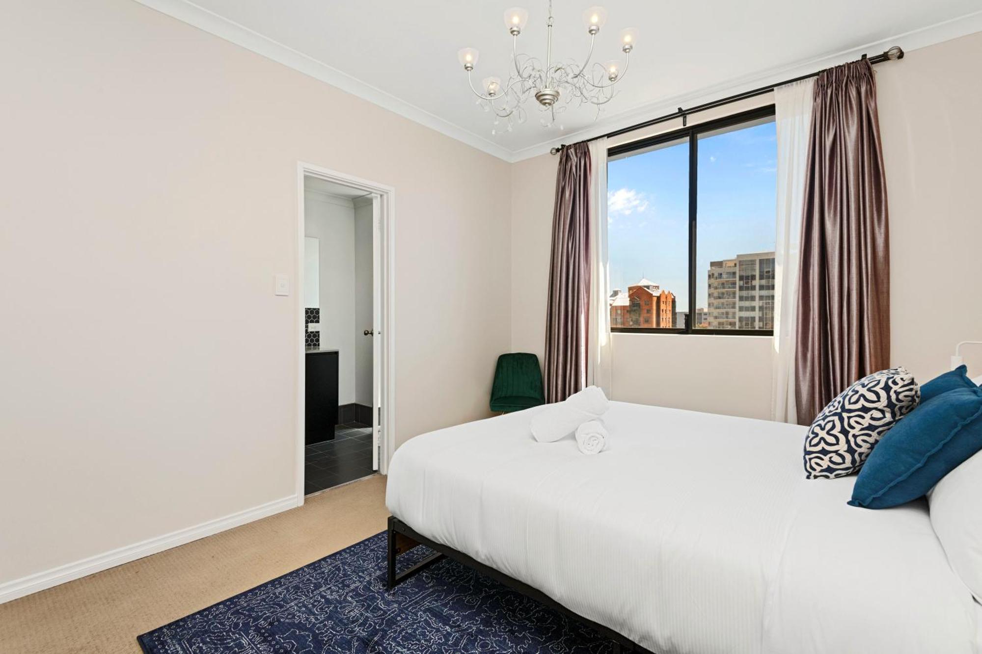 3br East Penthouse Views & Style * Perth