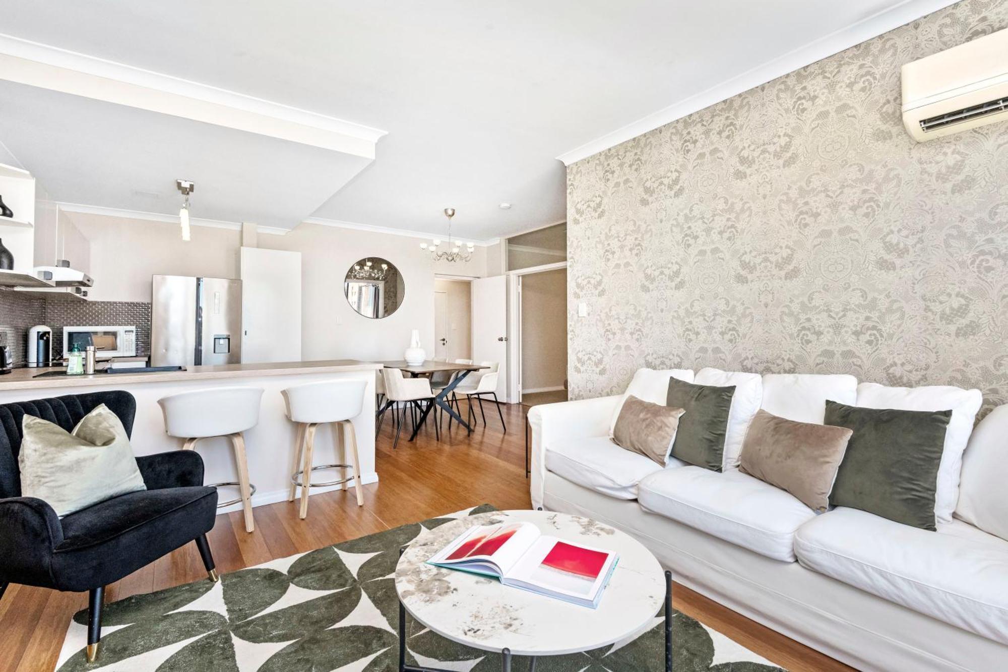 Apartment 3br East Penthouse Views & Style