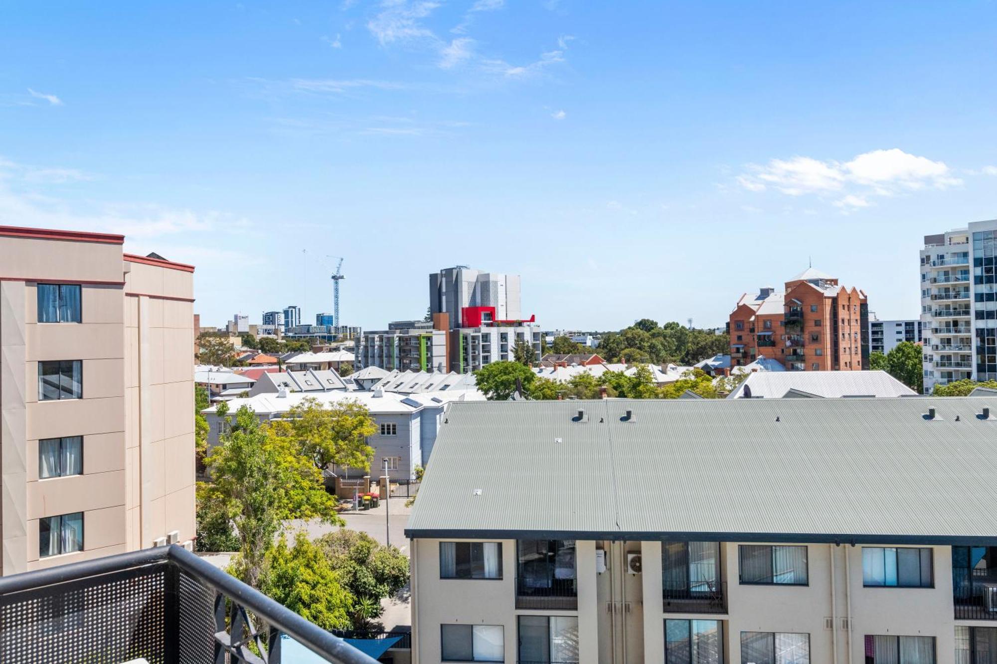 Apartment 3br East Penthouse Views & Style *