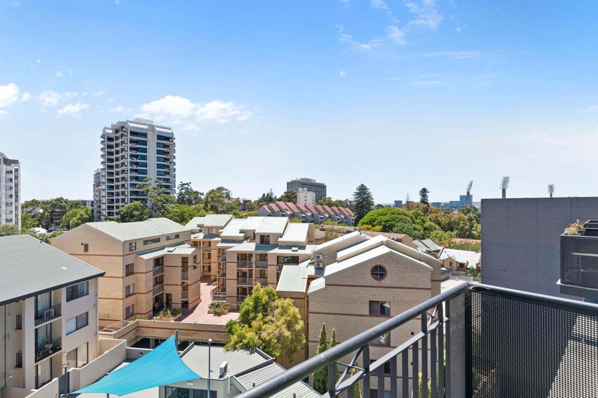 3br East Penthouse Views & Style * Perth