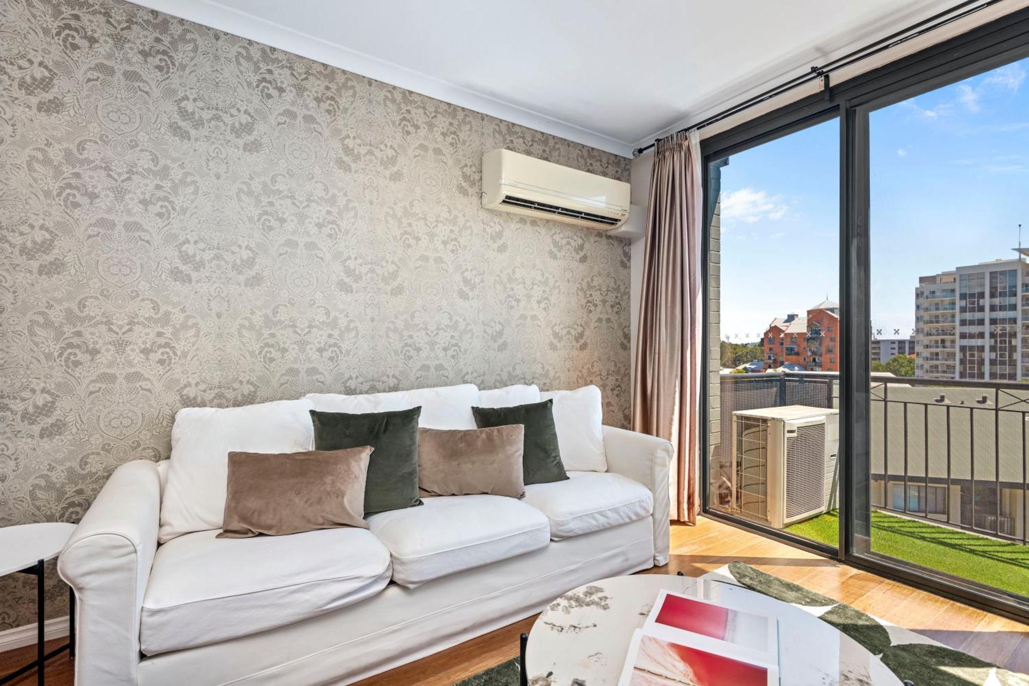 Apartment 3br East Penthouse Views & Style