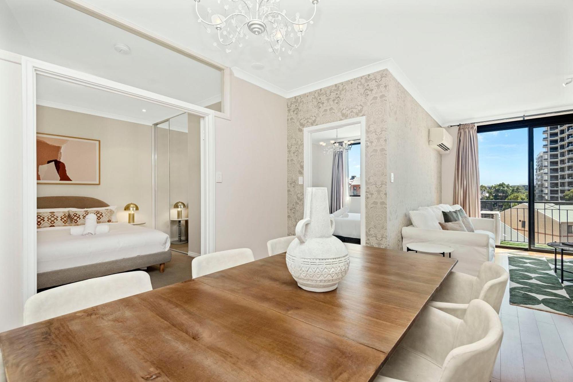 3br East Penthouse Views & Style Apartment *
