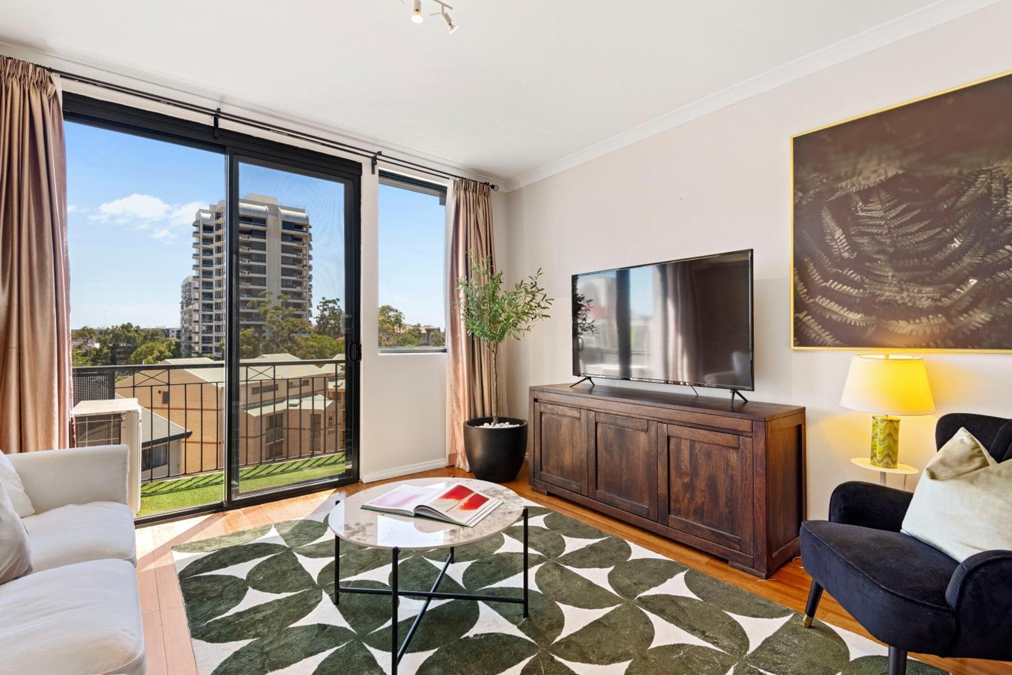 Apartment 3br East Penthouse Views & Style