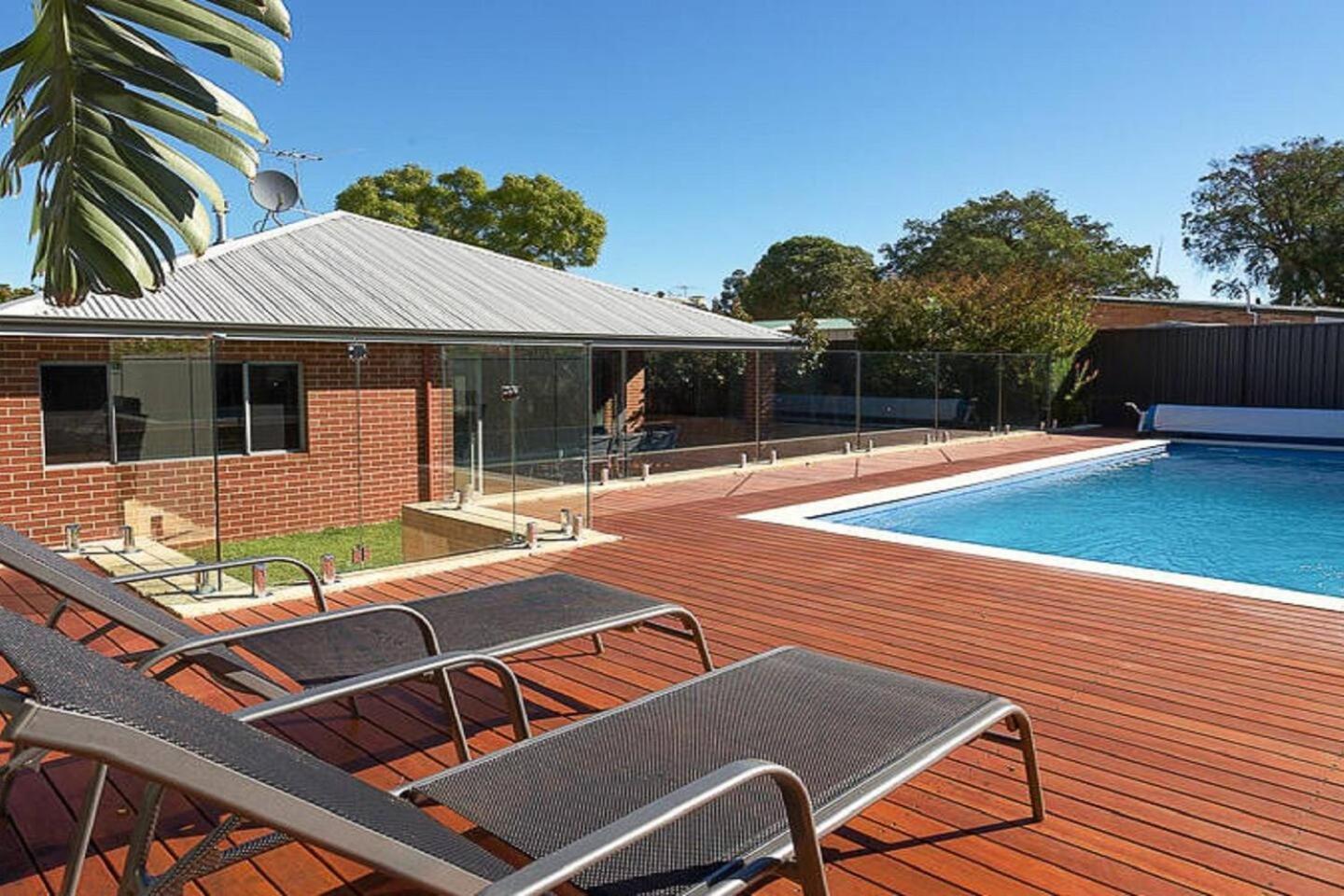 Rivervale Retreat - Spacious Family Living Holiday home