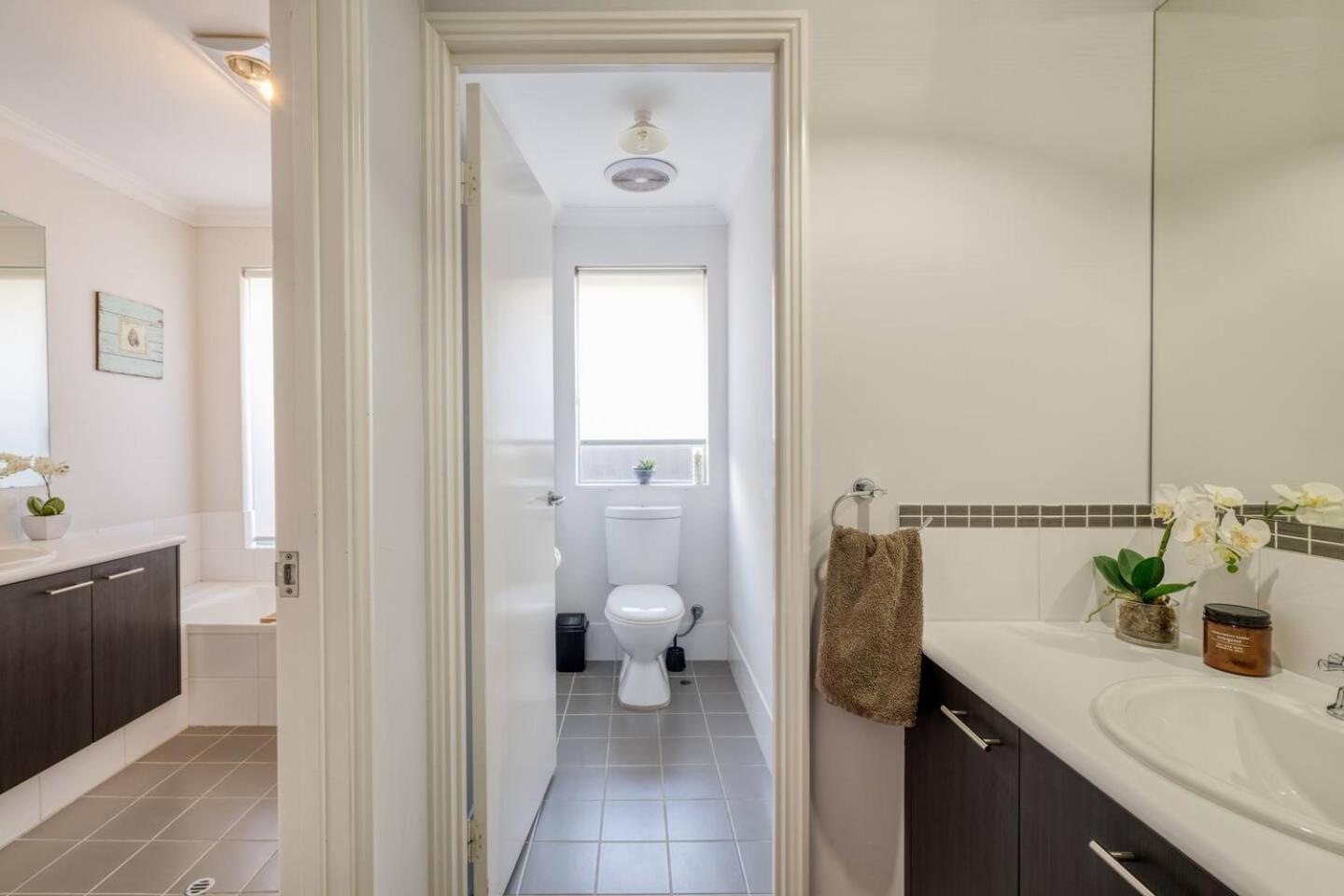 Rivervale Retreat - Spacious Family Living Holiday home