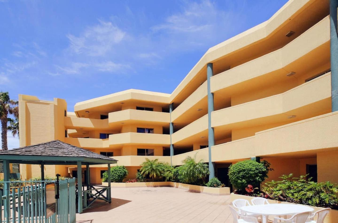 Apartment Clifton On Scarborough - Absolute Beachfront