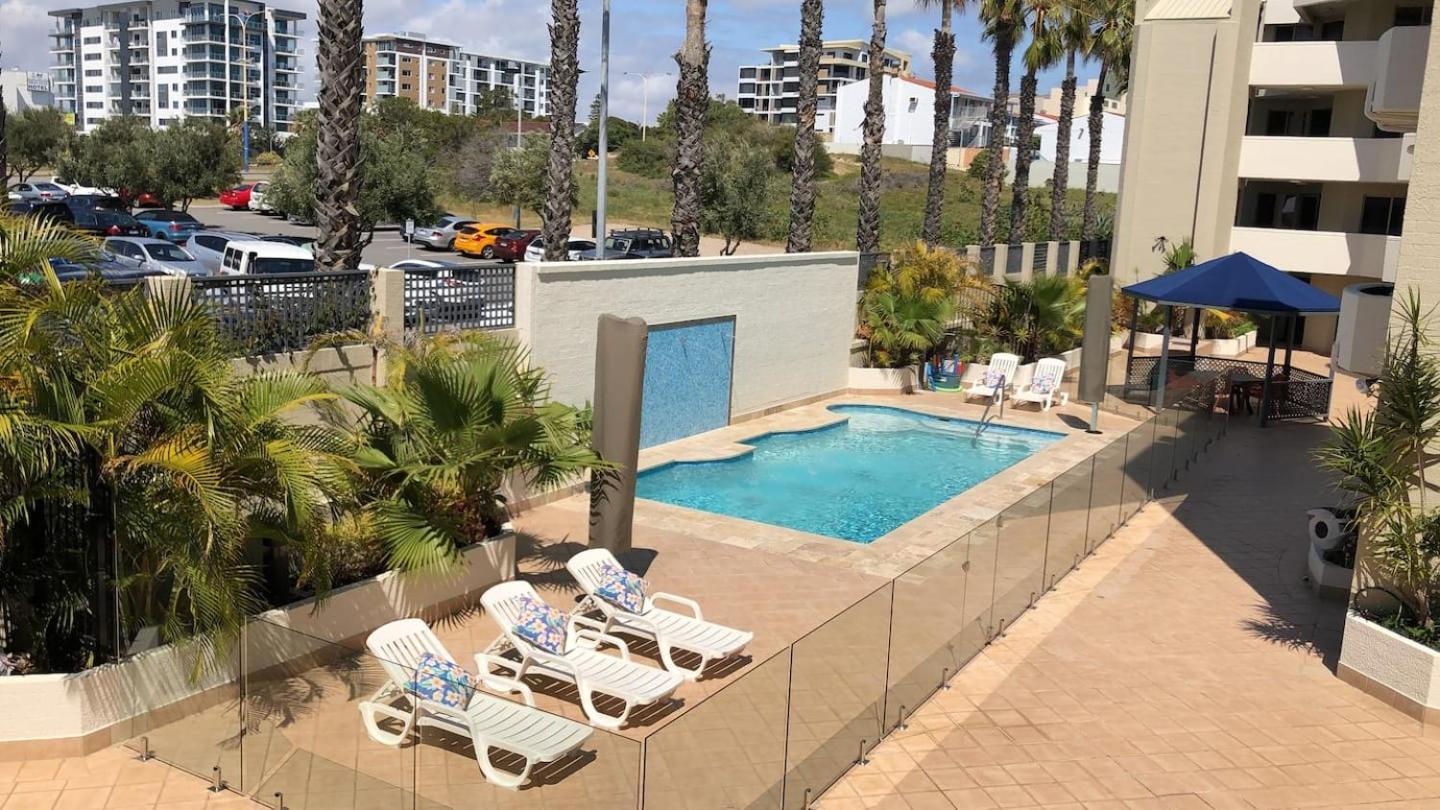 Clifton On Scarborough - Absolute Beachfront Perth