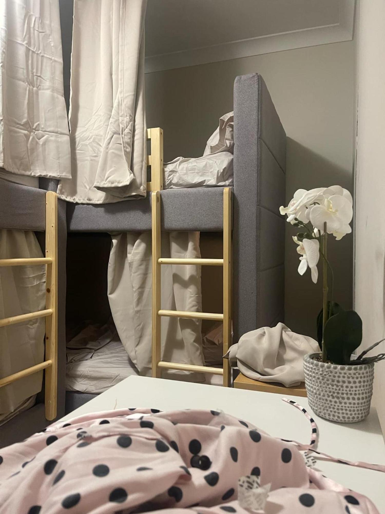Capsule hotel Eliza