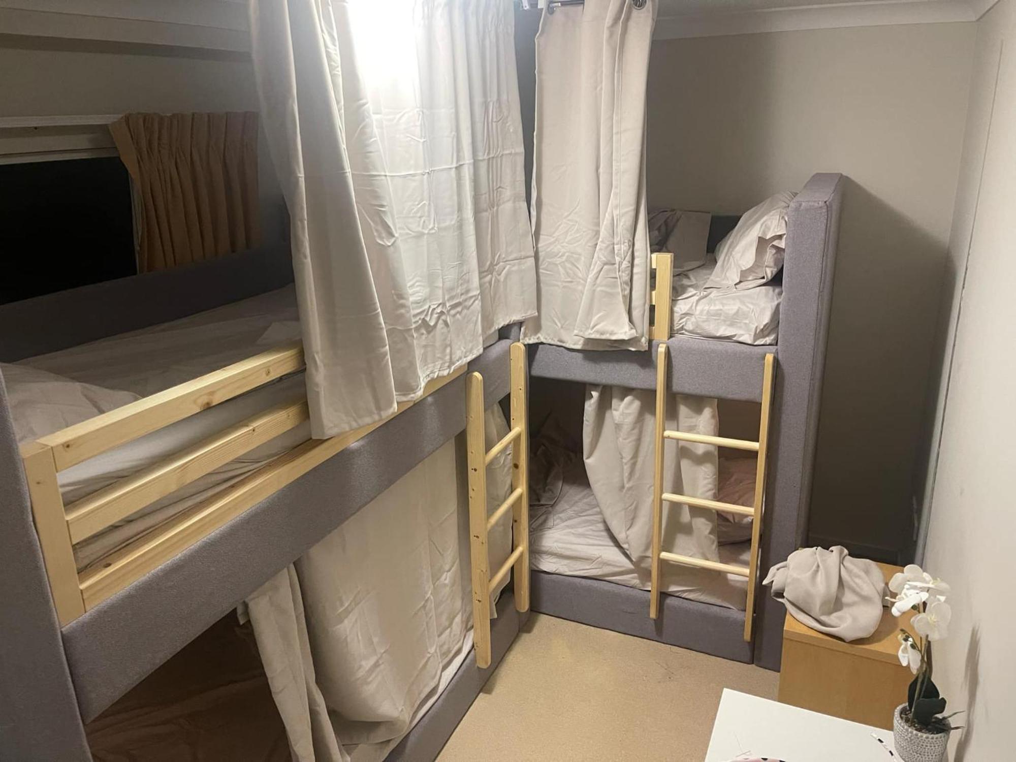 Eliza Capsule hotel *