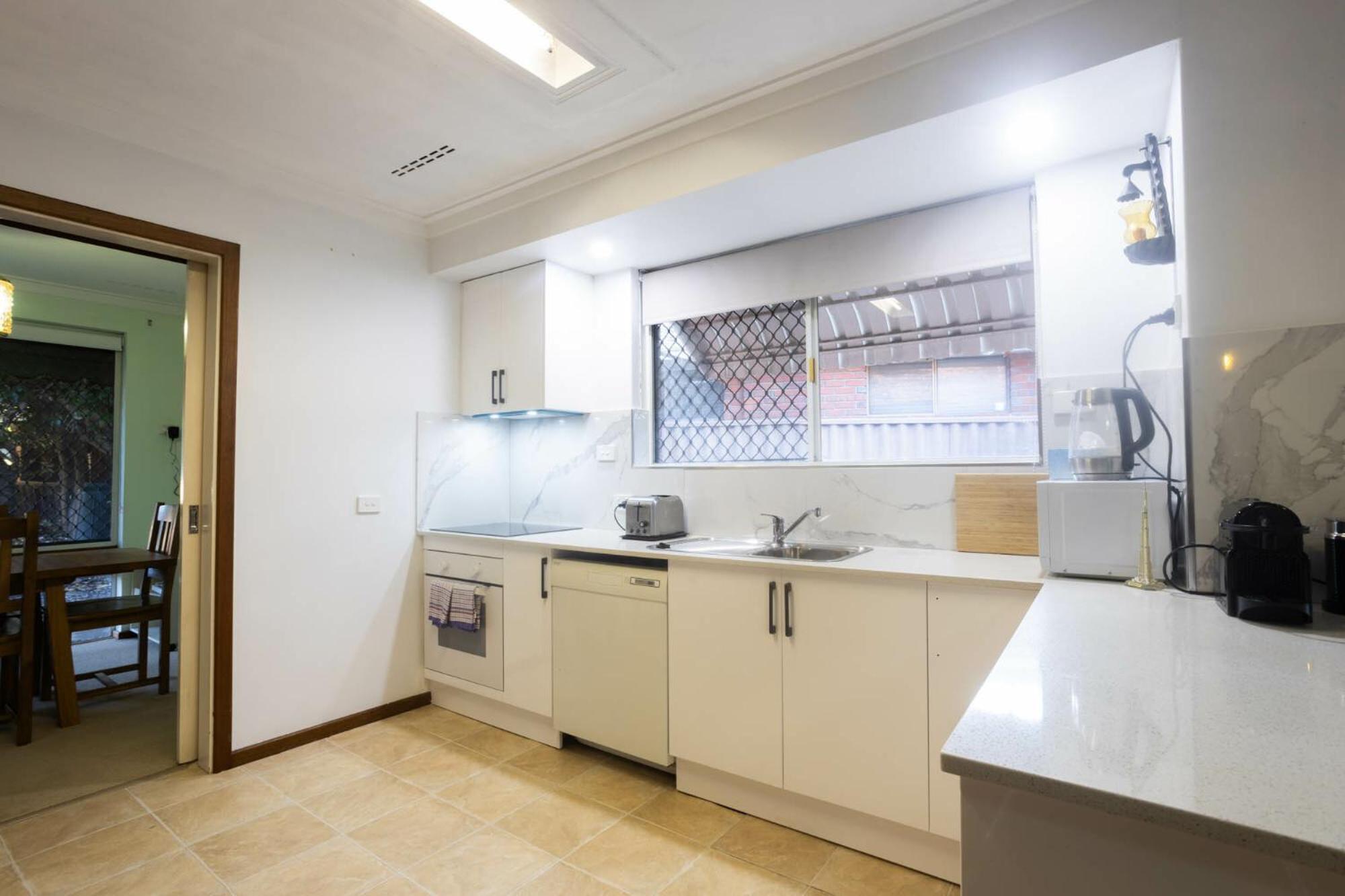 Well Equipped 3br With Backyard And Patio