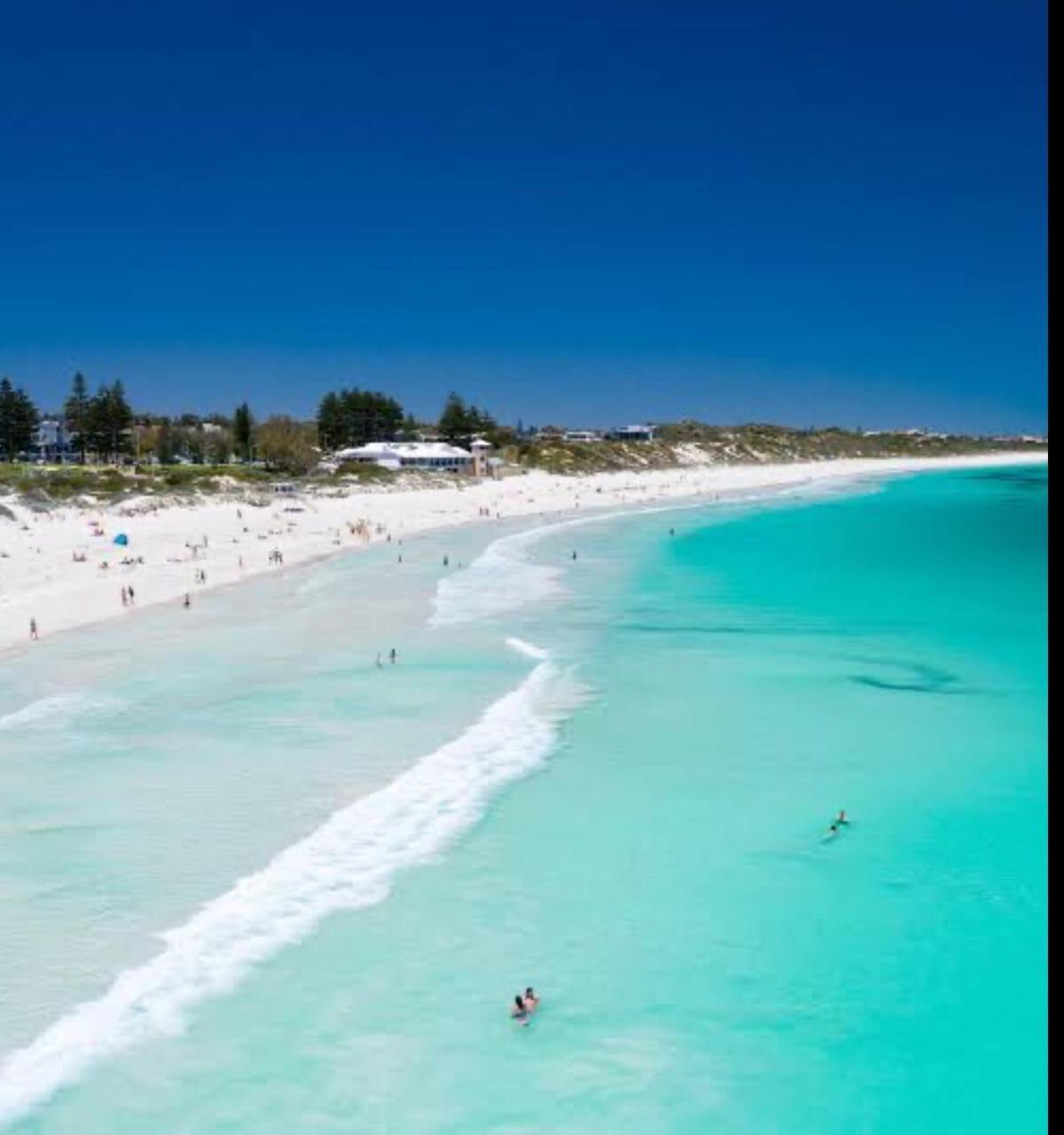 Oceanside Mansion With Luxury Pool Holiday home Perth