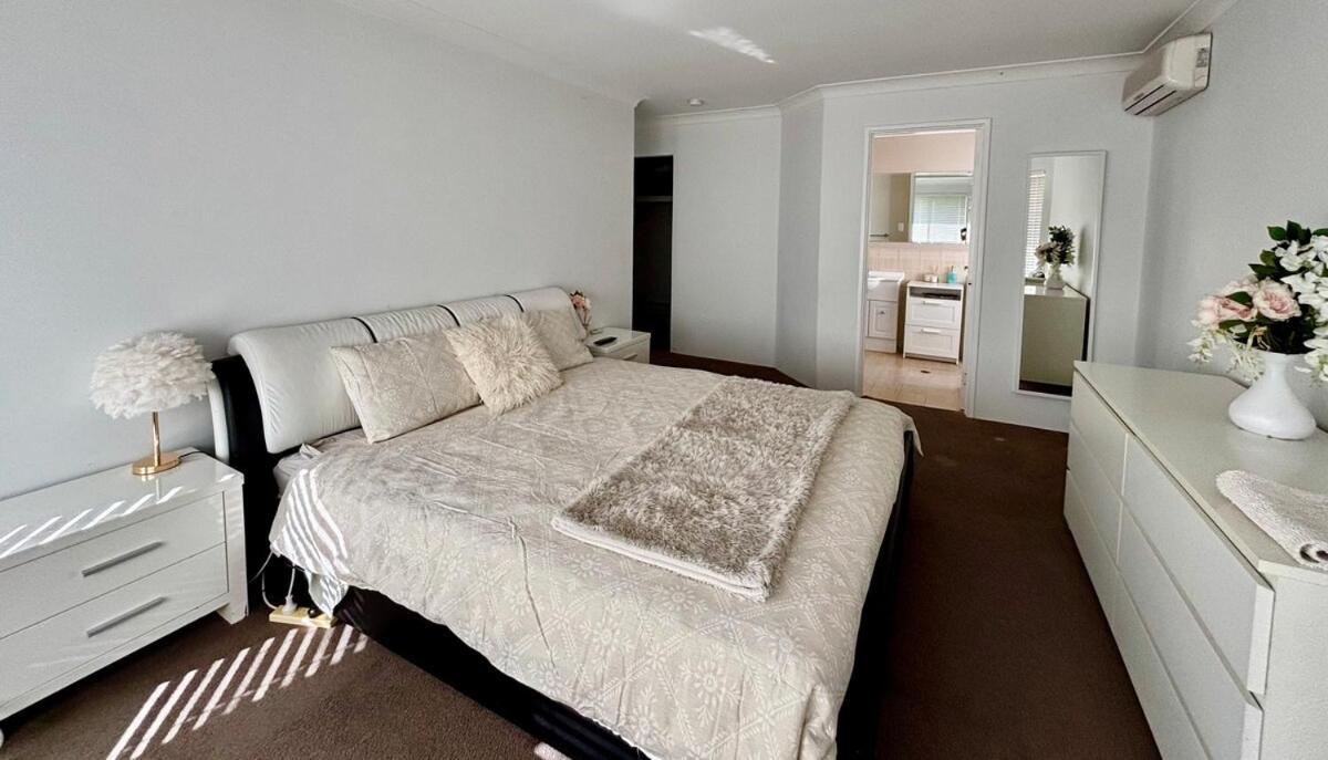 Oceanside Mansion With Luxury Pool * Perth