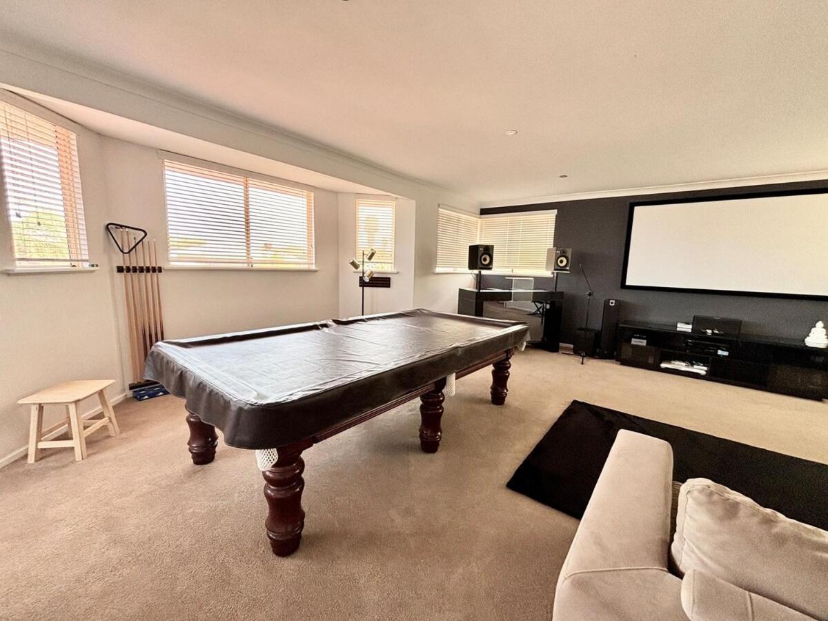Oceanside Mansion With Luxury Pool Holiday home Perth