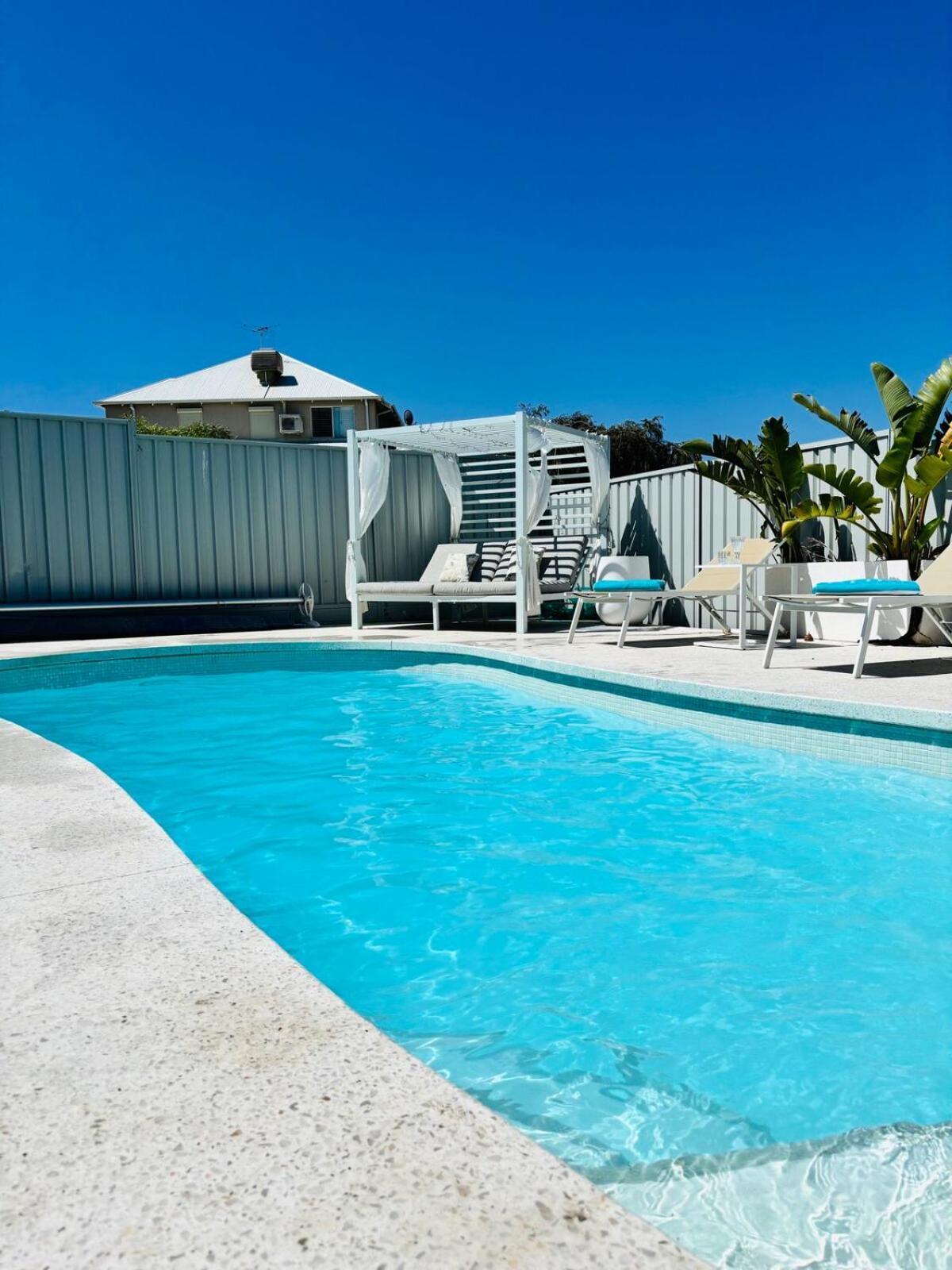 Holiday home Oceanside Mansion With Luxury Pool Perth