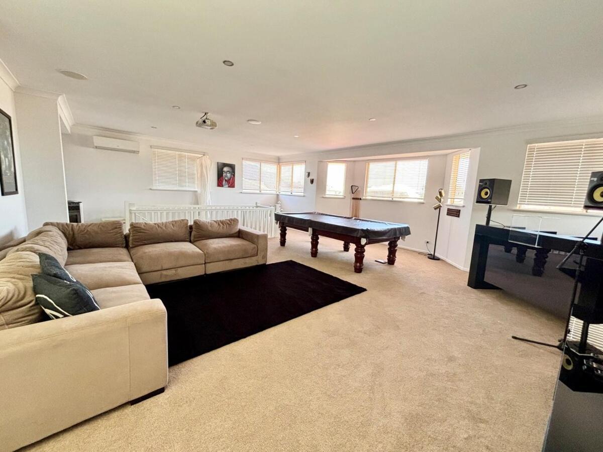 Oceanside Mansion With Luxury Pool * Perth