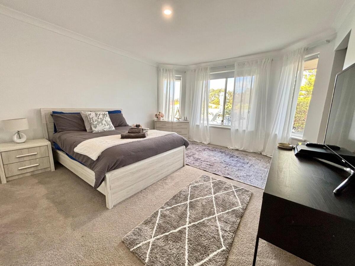 Holiday home Oceanside Mansion With Luxury Pool
