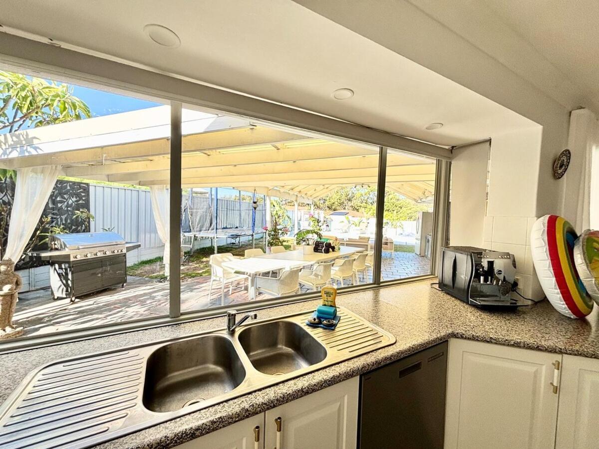 Oceanside Mansion With Luxury Pool Holiday home Perth