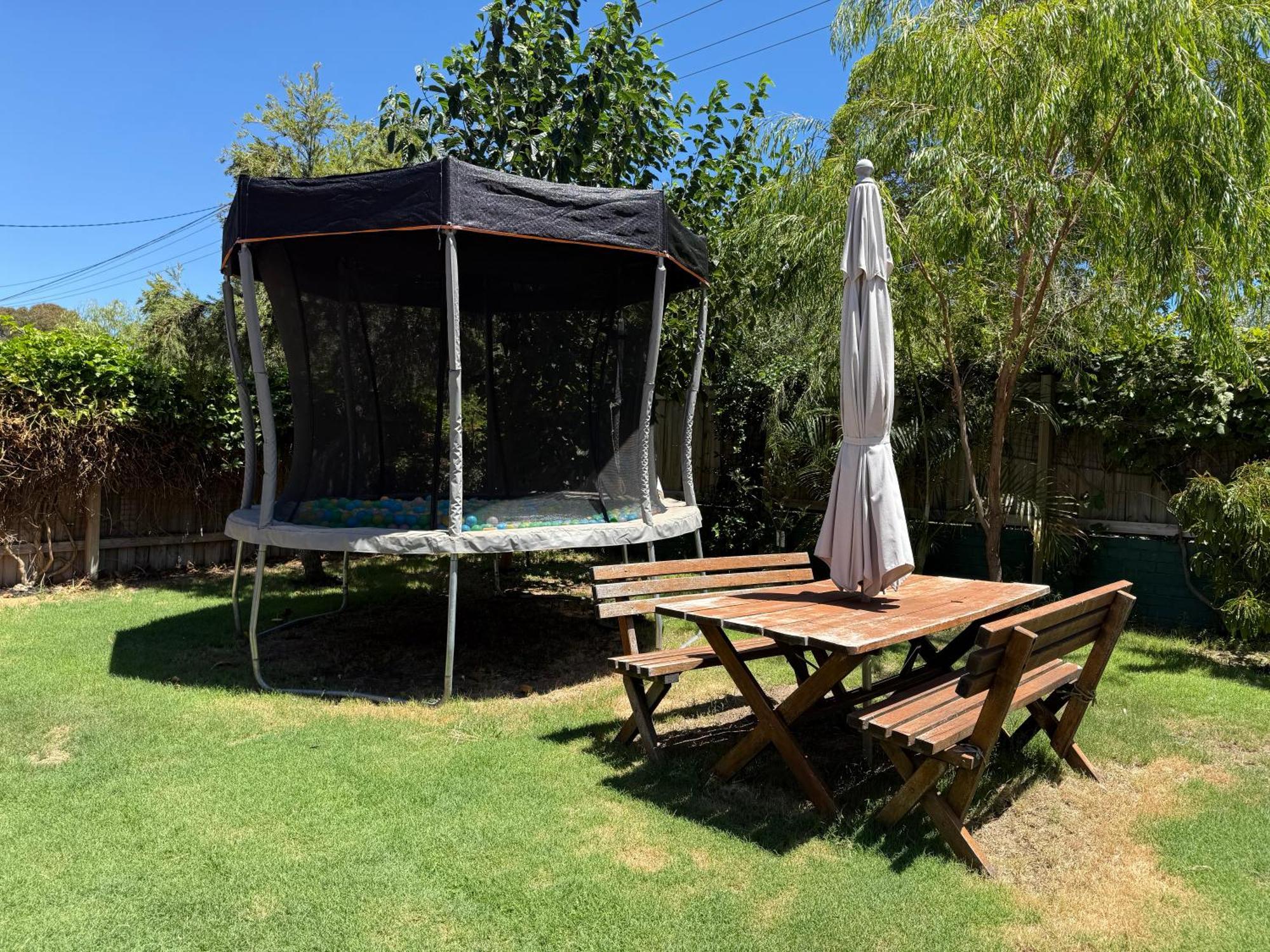 2 Cute Cosy Garden 2brms