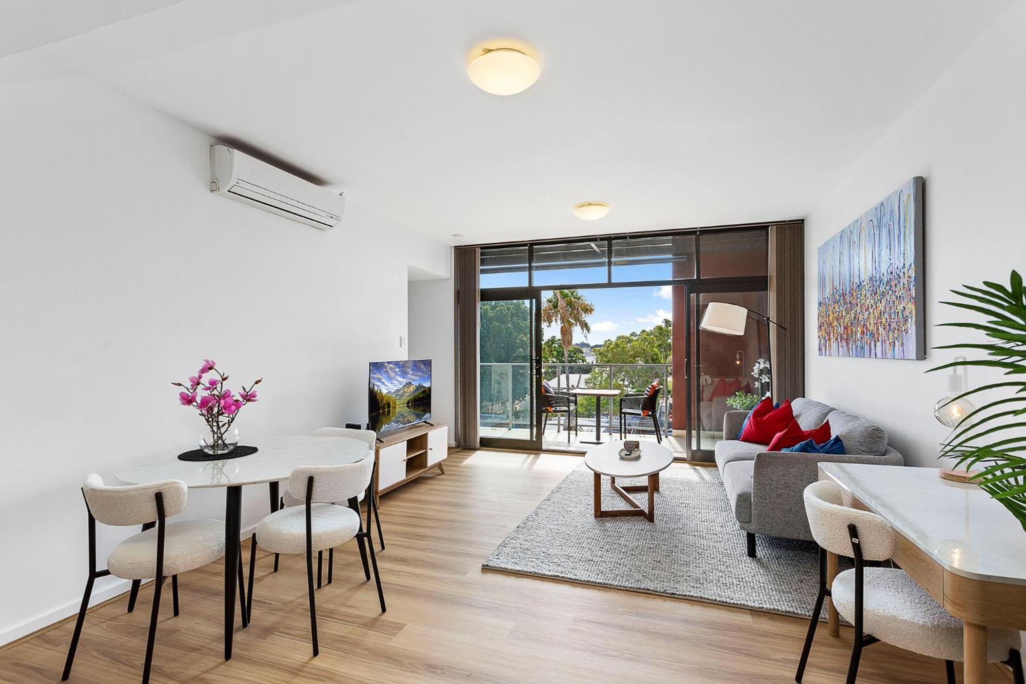 1bdr Parking On Beaufort Street Apartment