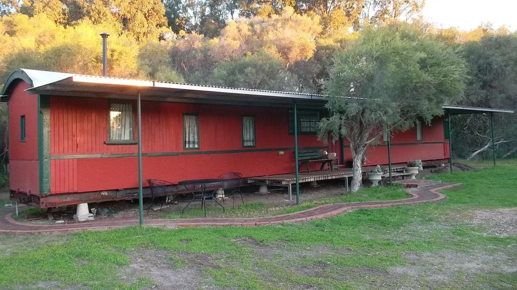 Farm stay Rusty Hollow Railway Carriage Perth