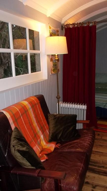 Rusty Hollow Railway Carriage Farm stay Perth