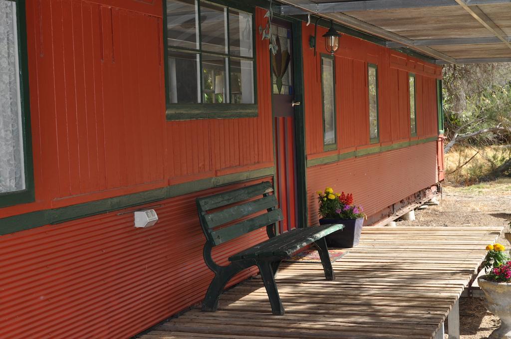 Farm stay Rusty Hollow Railway Carriage *