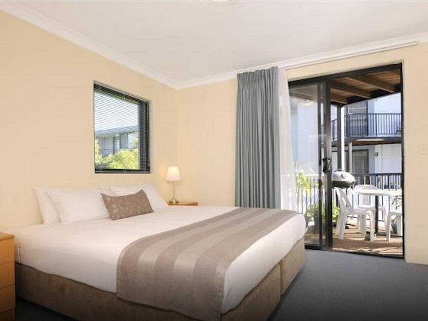 Lodestar Waterside Aparthotel 4*