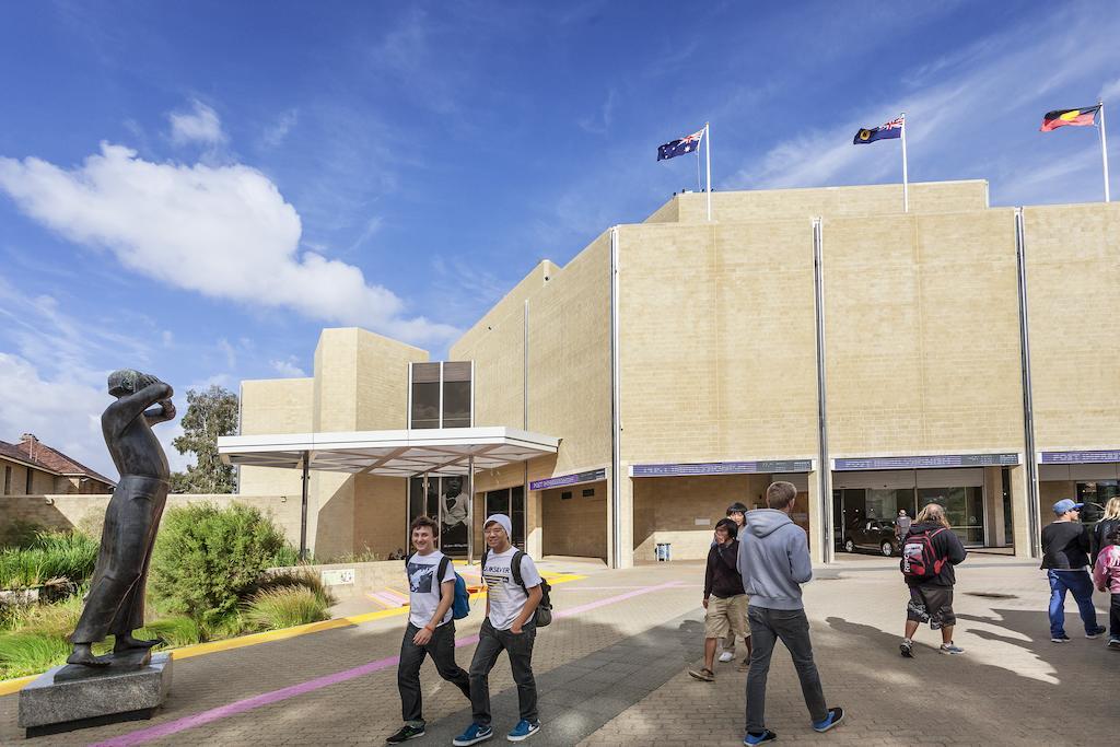 Aparthotel Western Northbridge 4*