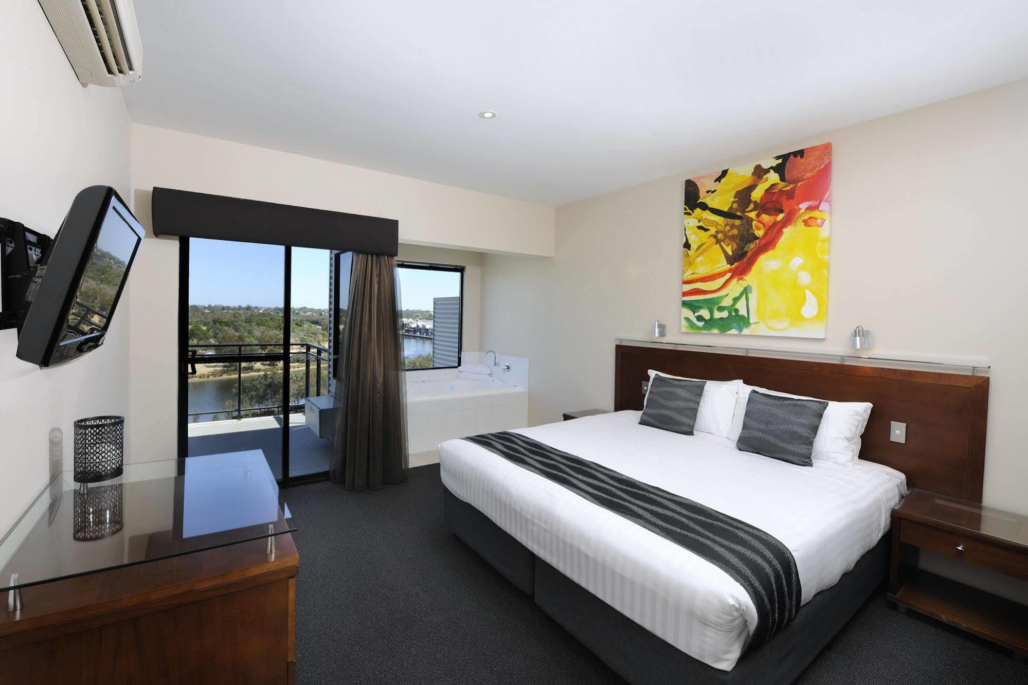 Assured Ascot Quays 4* Perth