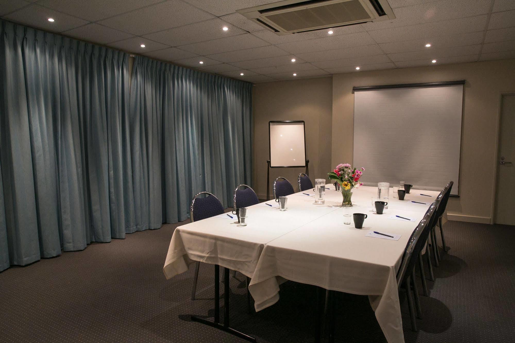 Aparthotel Nesuto Mounts Bay 4*